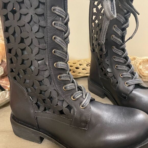 New Free People Black Leather Flower Cut Outs Power Lace-Up Zip Back Boo… - Picture 7 of 10